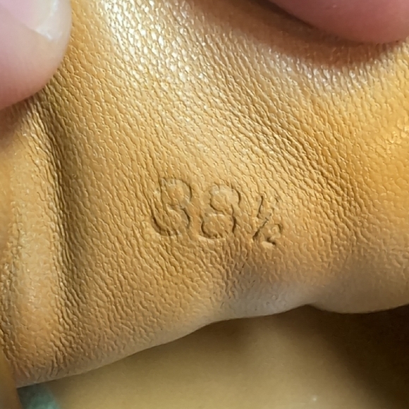 Hermes Tan Sneakers with Classic Design - Picture 4 of 8